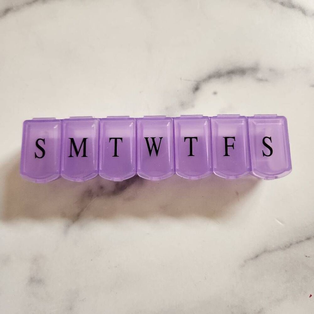 Purple clear plastic pill case 7-Day single row